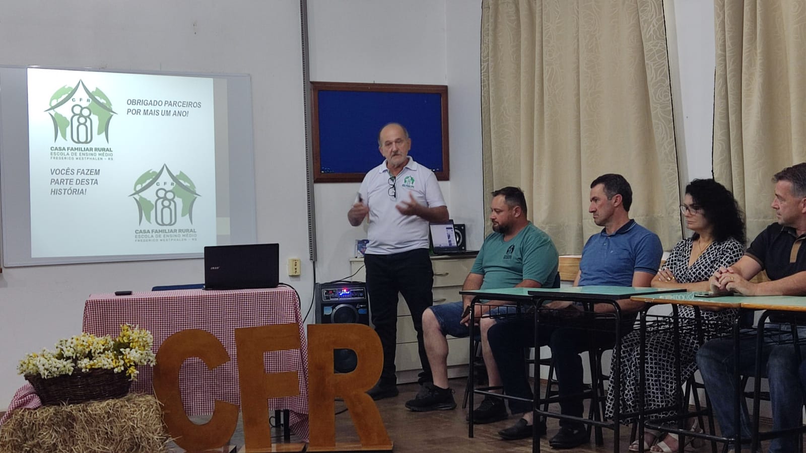Capa FW: Prefeito em Exercício participa de reunião na Casa Familiar Rural