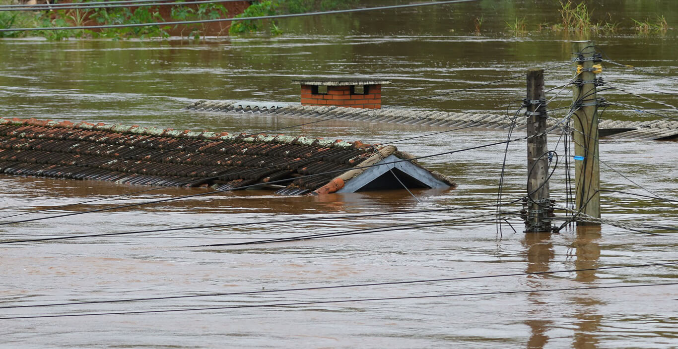Capa Primavera de recordes tem chuva de quase um ano em três meses