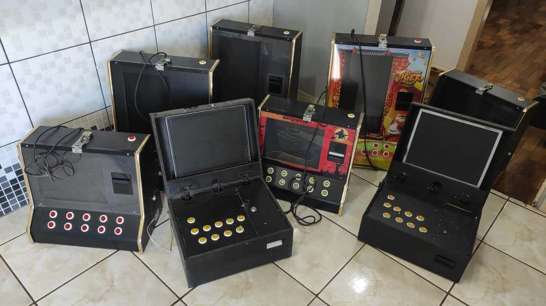 Capa Polícia prende dois por exploração de jogos de azar em Constantina