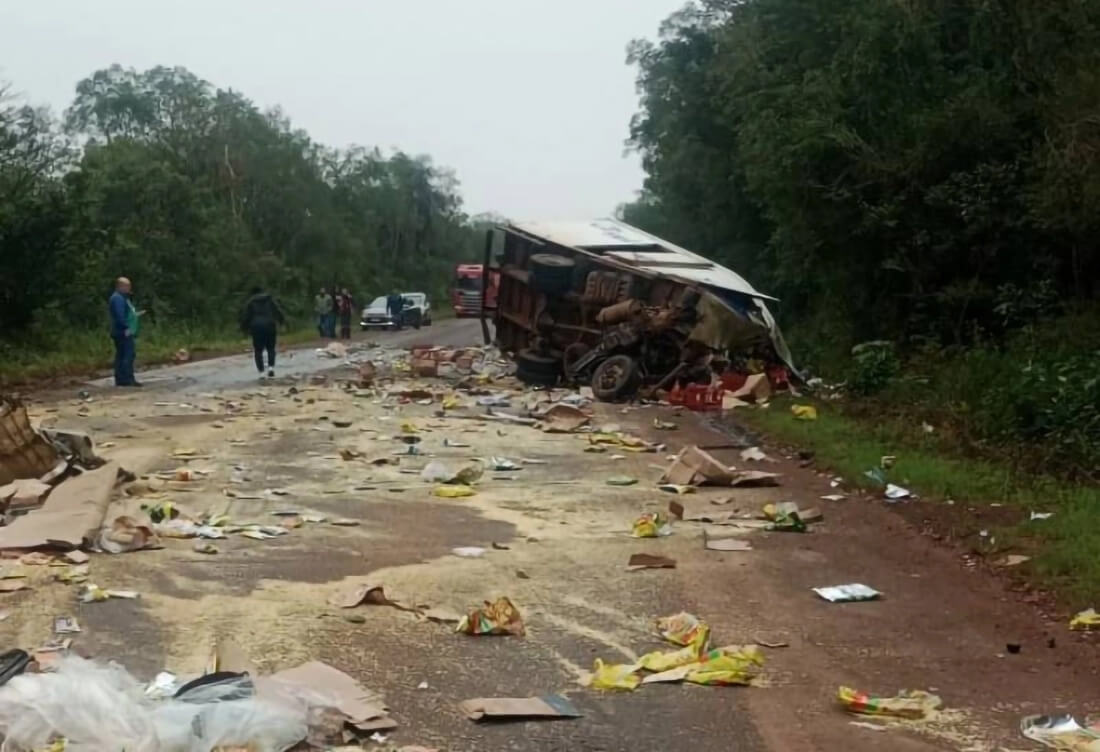 Capa Colisão entre dois caminhões deixa uma pessoa morta entre Santo Ângelo e Giruá