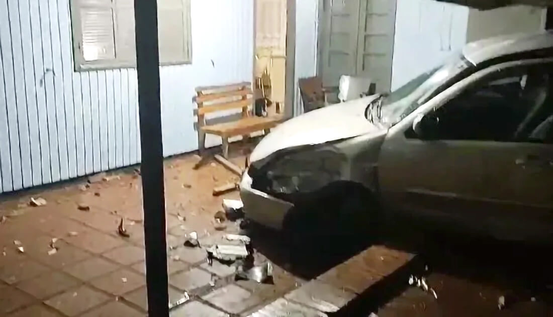 Capa Motorista invade residência para evitar colisão em Três Passos