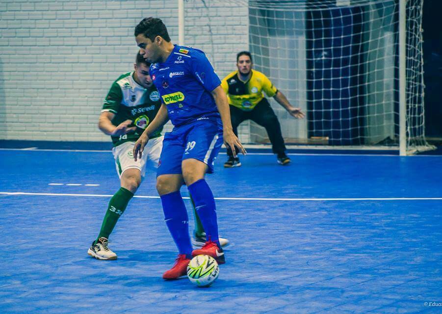 Capa Guarani anuncia a contratação do pivô Vitão