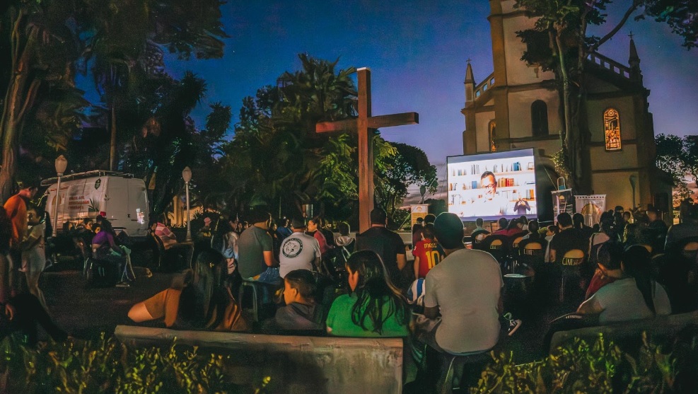 Capa Furgão do CineSolar estaciona em Derrubadas com sessões de cinema movido a energia solar, pipoca e atrações de graça para as famílias