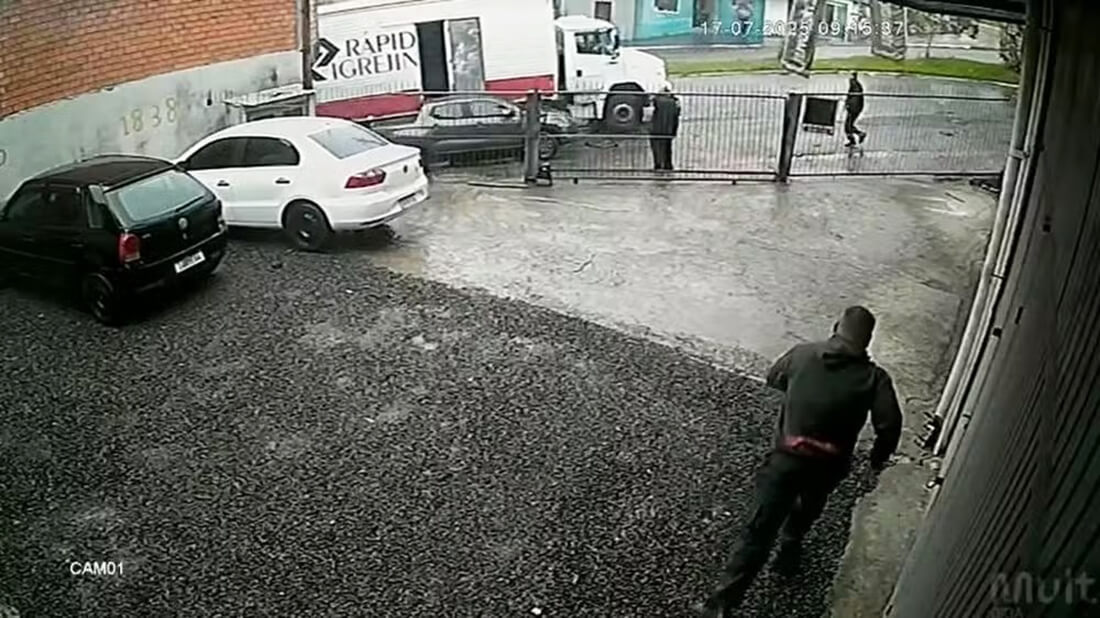 Capa Mecânico morre em Novo Hamburgo após ser atingido por caminhão desgovernado