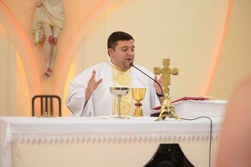 Capa Padre Adilson Magri se recupera bem após cirurgia
