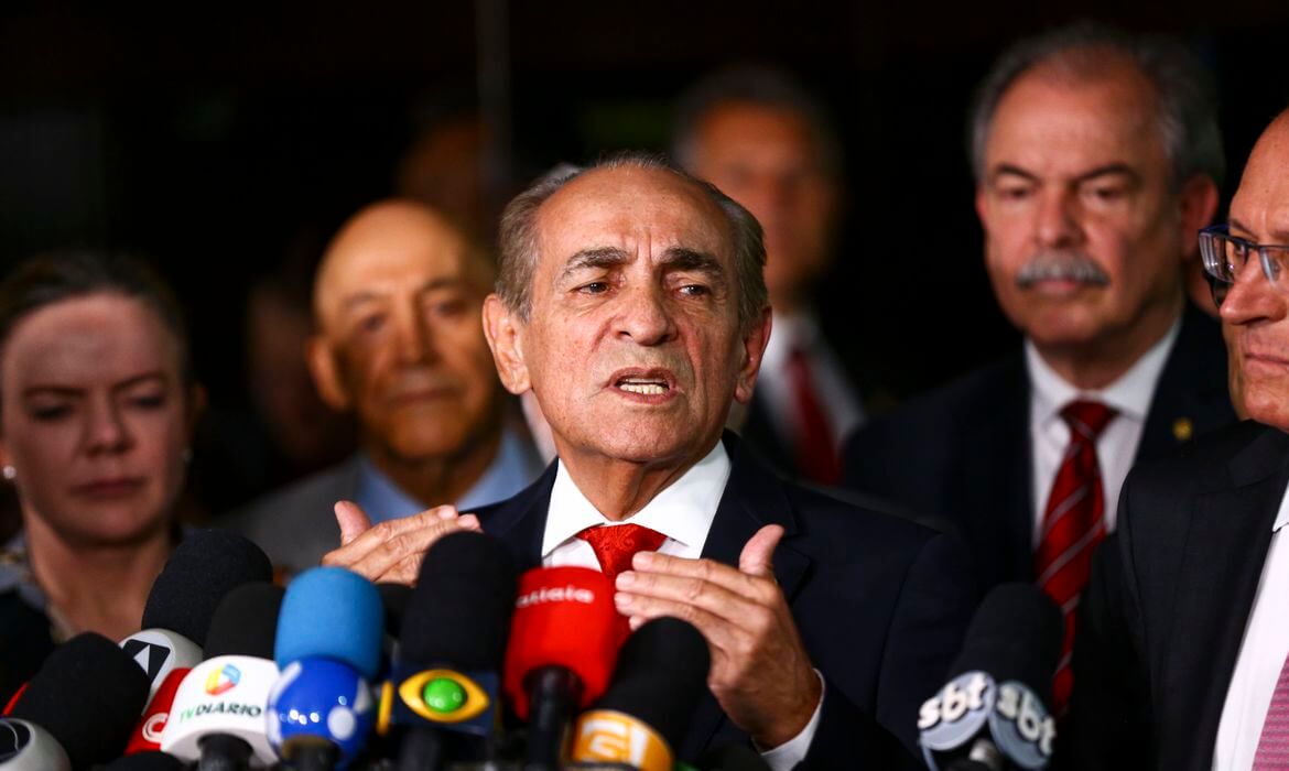 Capa PEC da Transição é formalizada no Senado