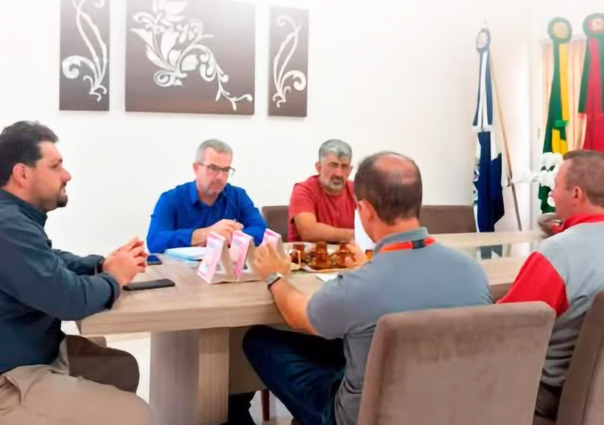 Capa Prefeitura de Palmitinho e RGE tratam de melhorias no fornecimento de energia elétrica