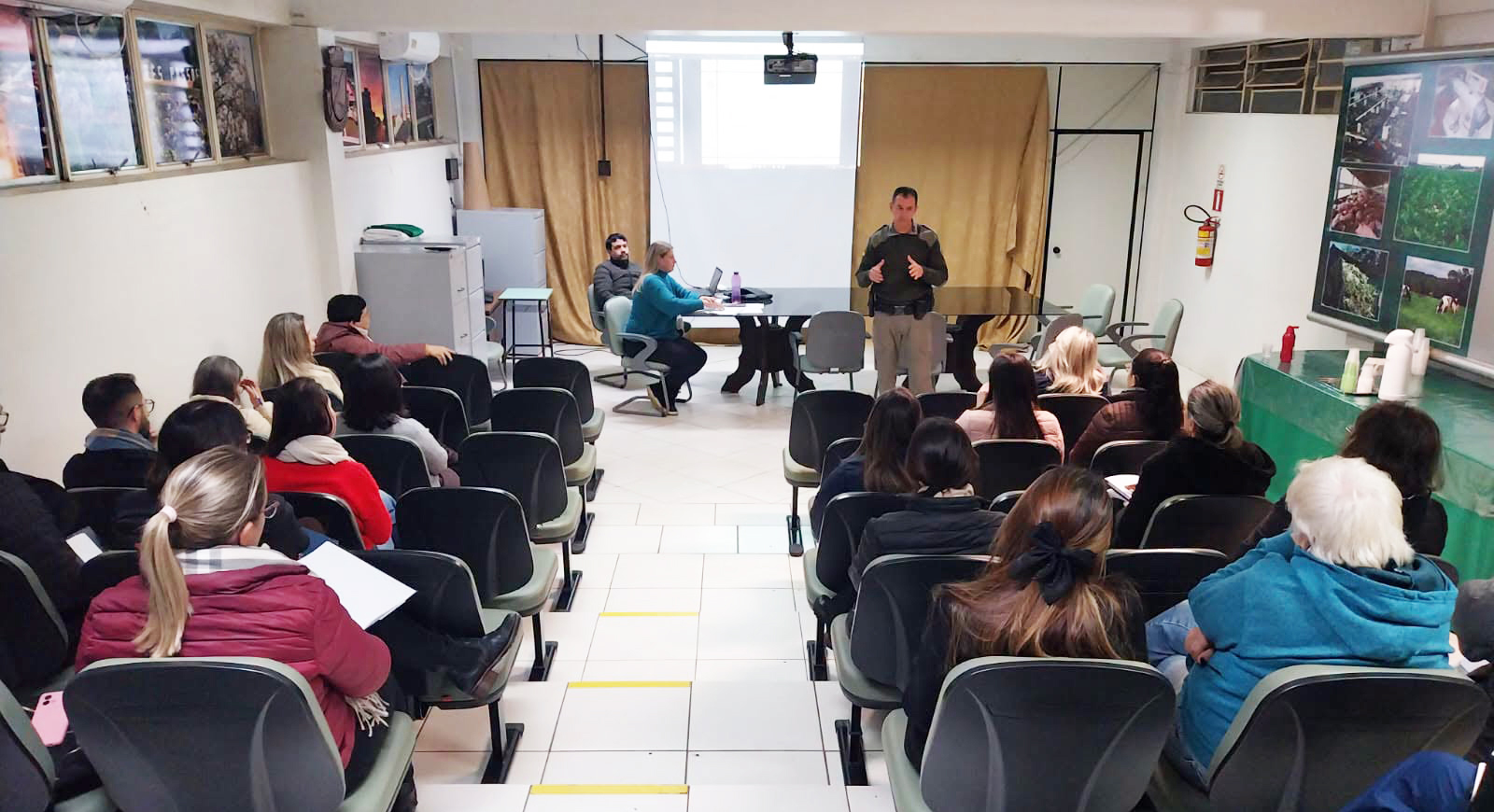 Capa Rede de Apoio à Escola reúne órgãos de proteção e segurança em Três Passos para debater evasão e proteção infantil
