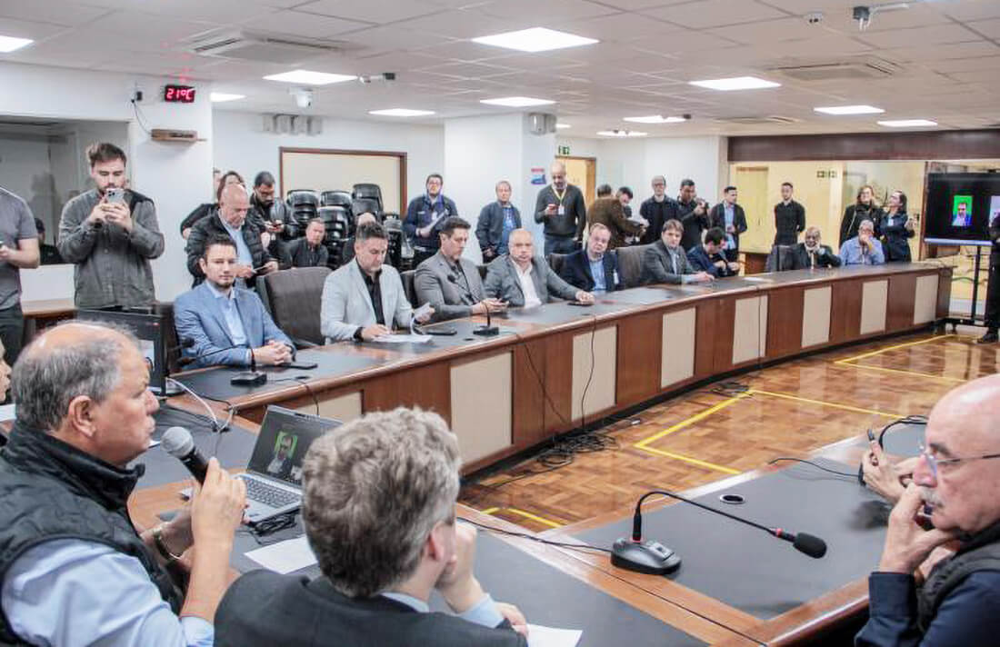 Capa Famurs manifesta preocupação com dívida dos produtores em coletiva do SOS Agro RS
