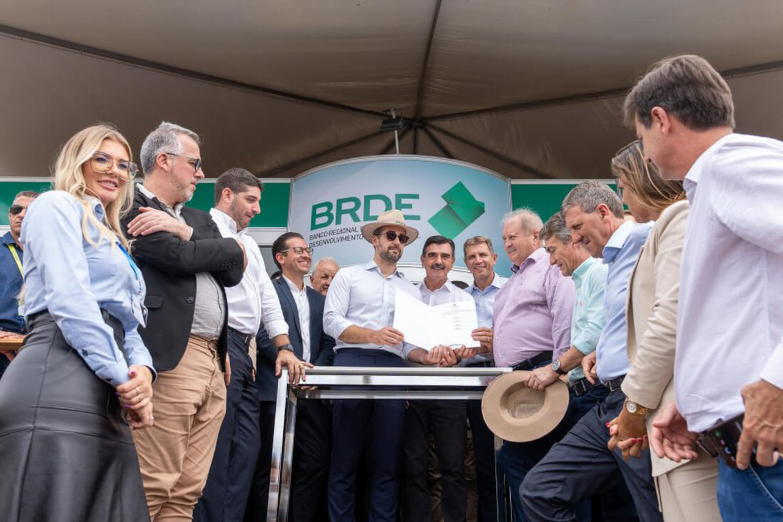 Capa Na Expodireto, Leite assina linhas de crédito para estradas e tecnologia agropecuária que somam mais de R$ 100 milhões