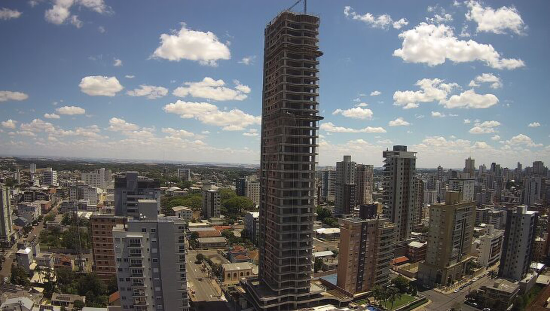Capa Torre mais alta do estado chega ao 40º pavimento