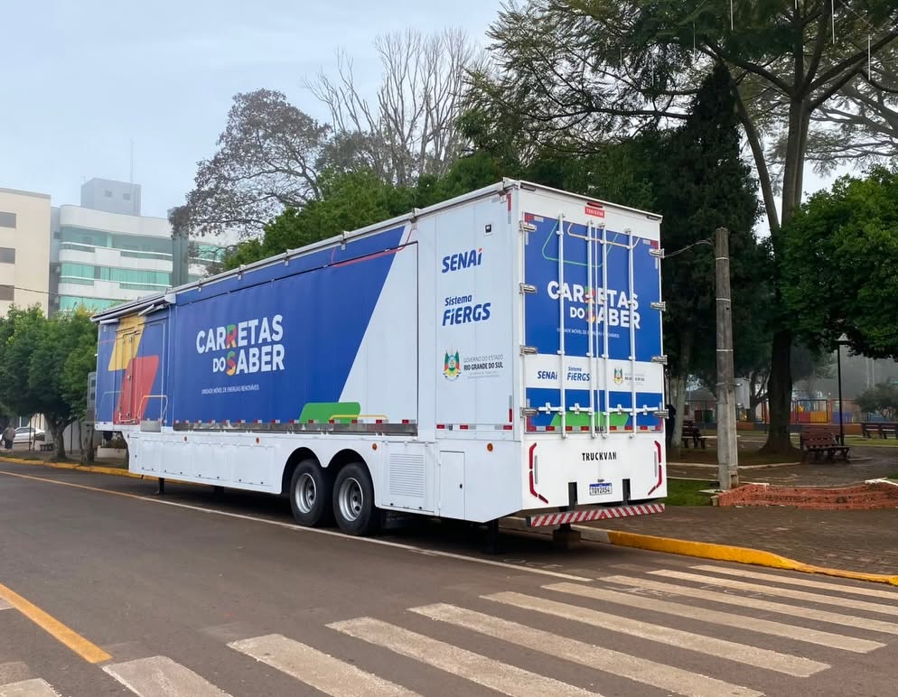Capa Carreta do Saber leva cursos gratuitos de instalação elétrica e energia solar a Nonoai