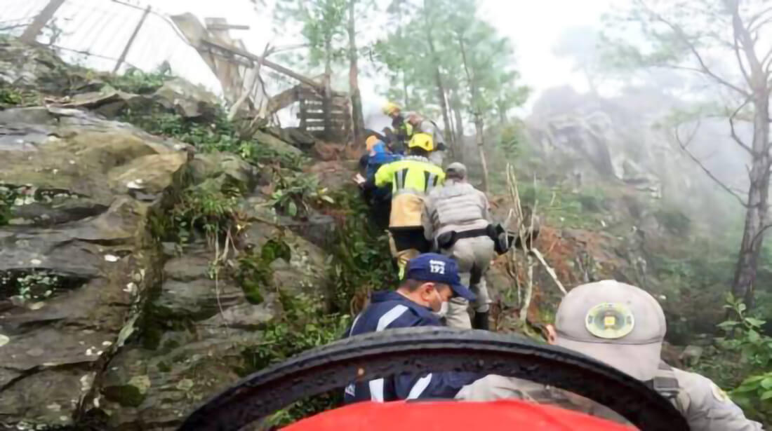 Capa Mulher é resgatada com vida após passar dois dias em barranco em mata no RS