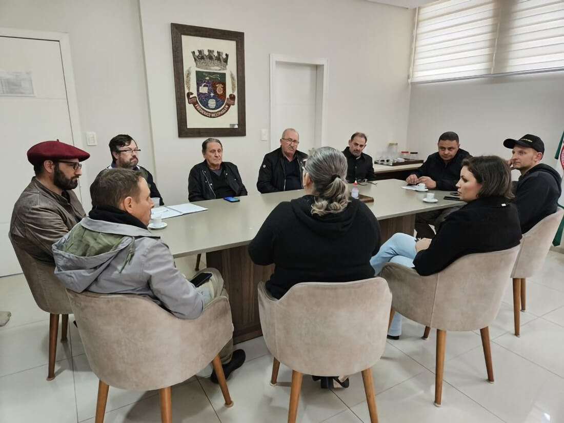 Capa Vereadores se reúnem com prefeito em exercício, médicos e interventora para debater situação do HDP