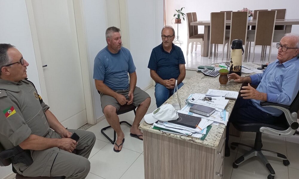 Capa Palmitinho: Segurança em escolas é tema de reunião