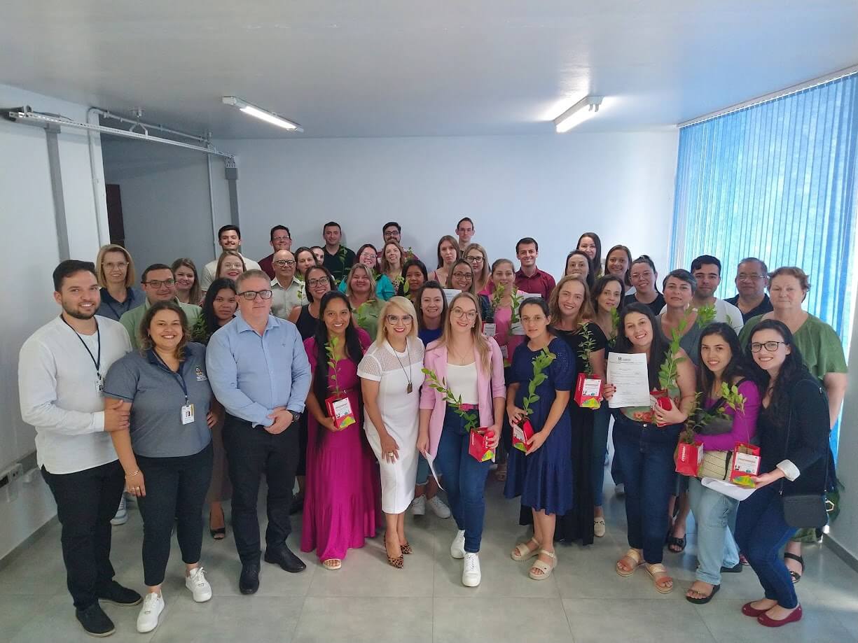 Capa Novos professores da rede estadual tomam posse na 20ª CRE 