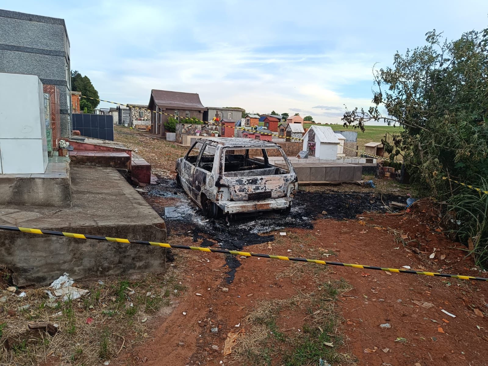 Capa Educadora é identificada após ser encontrada morta dentro de veículo incendiado em cemitério de Palmeira das Missões