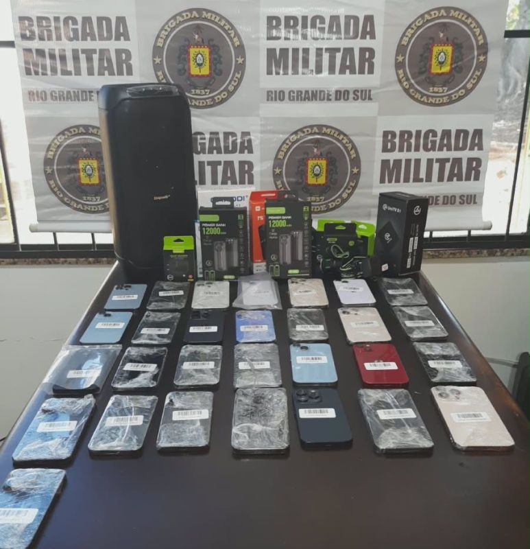 Capa Polícia apreende 29 iPhones escondidos em carro na ERS-406, em Nonoai