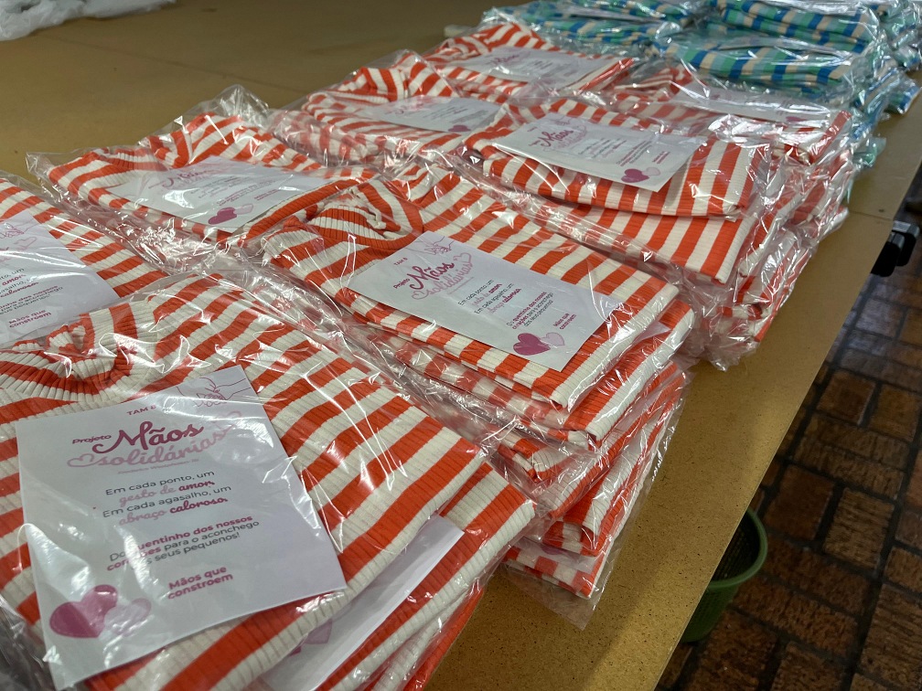 Capa CVT de Frederico Westphalen produz roupas infantis para vítimas de enchentes