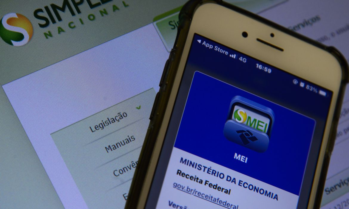 Capa MEIs de todo o Brasil devem emitir Nota Fiscal de Serviço Eletrônica no padrão nacional