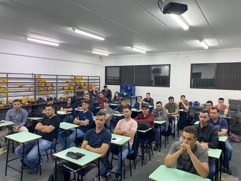 Capa Técnico em Eletrotécnica da URI/FW inicia semestre letivo