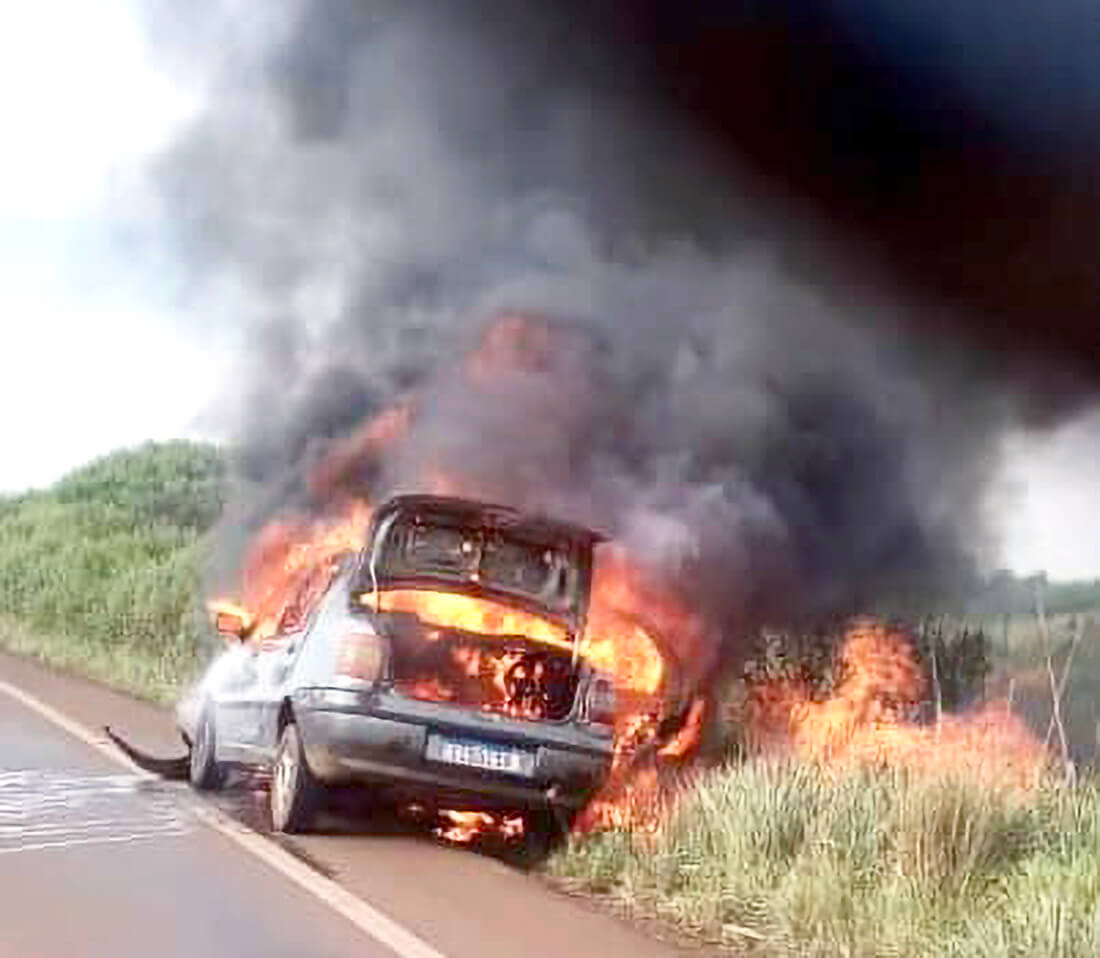 Capa Incêndio destrói veículo na ERS-168 entre São Luiz Gonzaga e Bossoroca