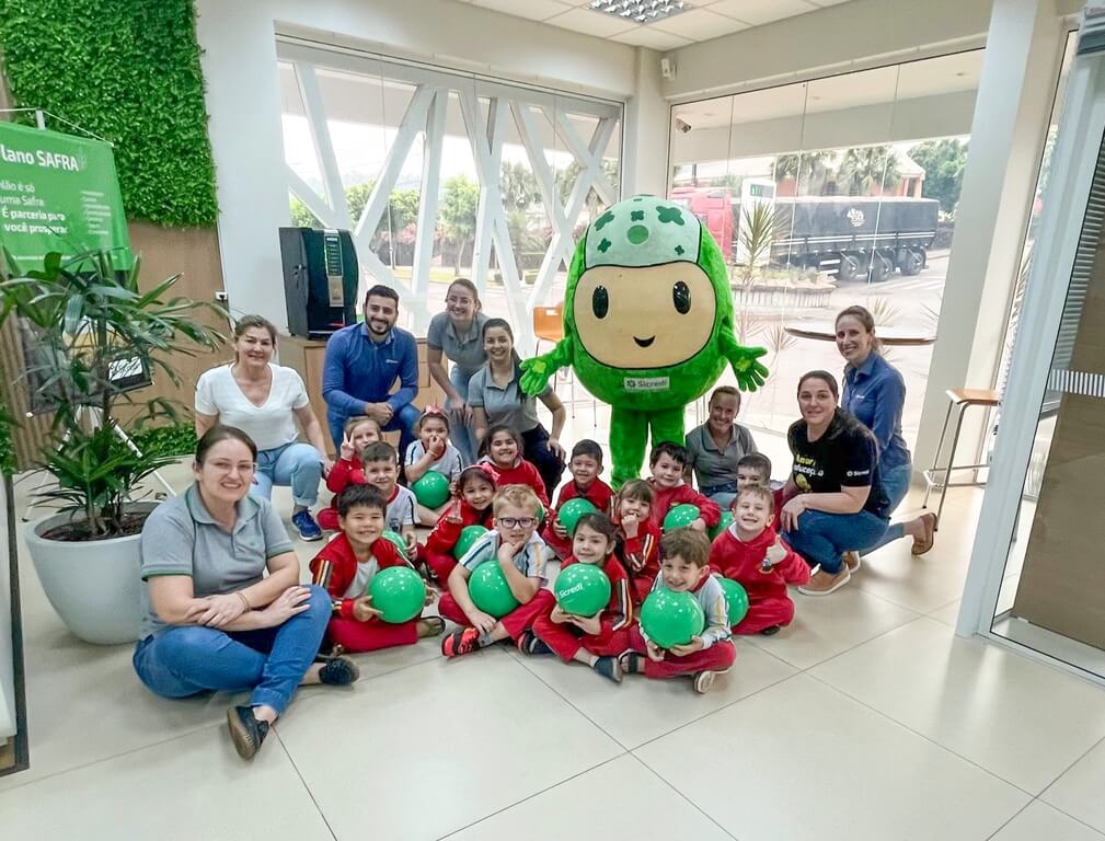 Capa Sicredi Conexão impacta cerca de 5 mil pessoas com ações da Semana ENEF