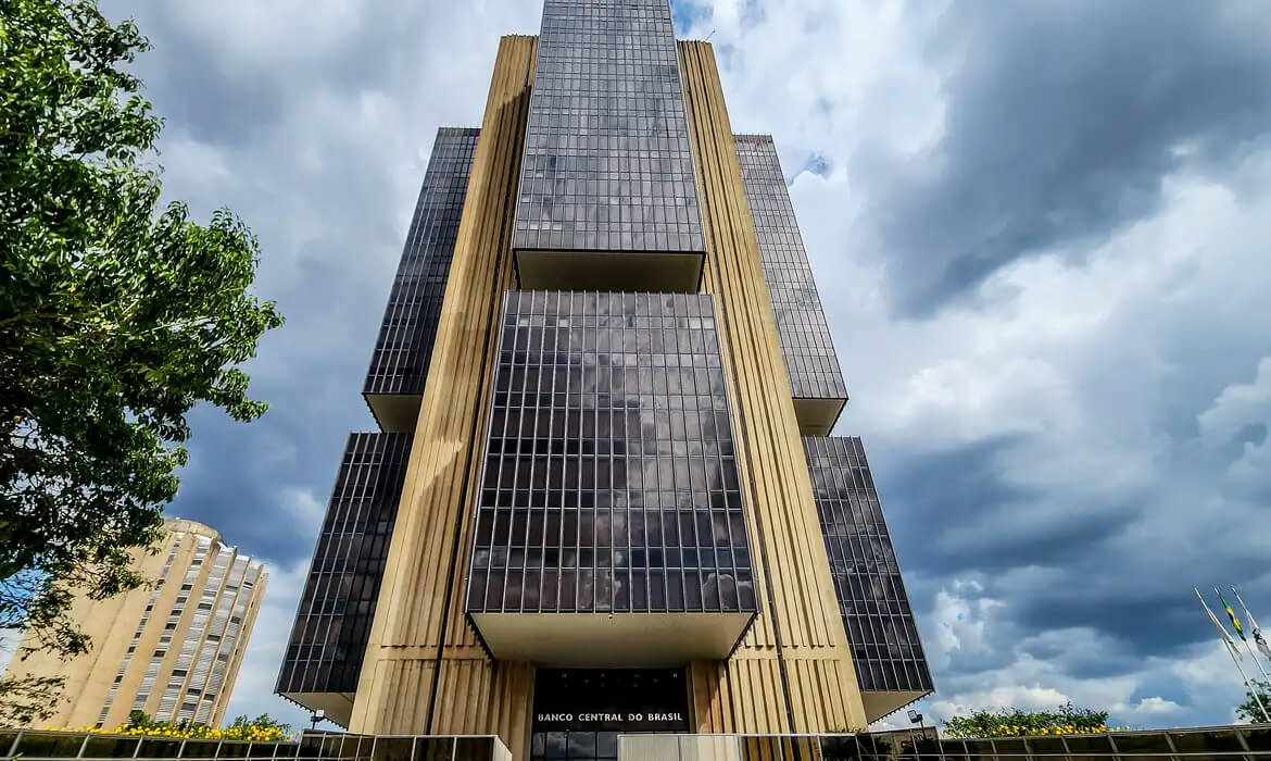 Capa Na última reunião do ano, Copom decide se aumenta taxa básica de juros