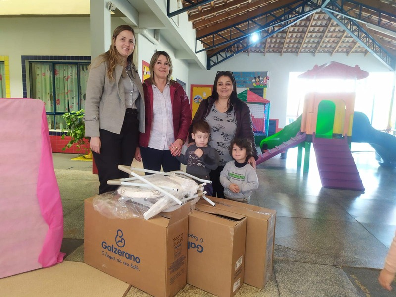 Capa SMEC realiza entrega de equipamentos para escolas municipais caiçarenses