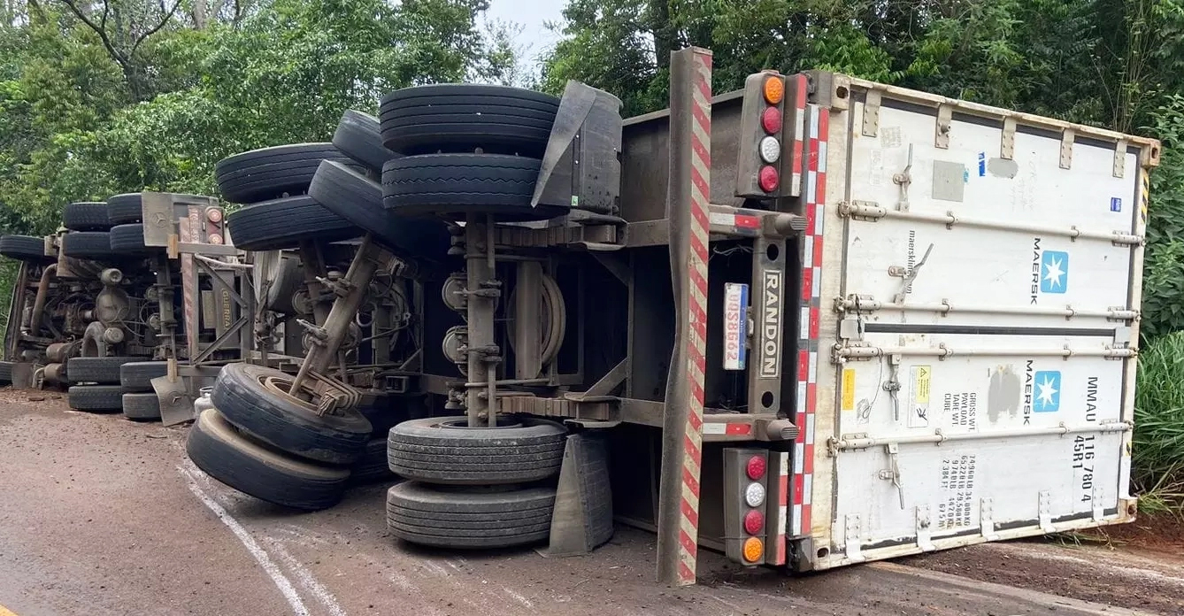 Capa Carreta tomba entre Redentora e Miraguaí