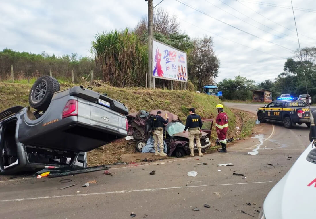Capa Acidente mata casal e filho de 12 anos na BR-386