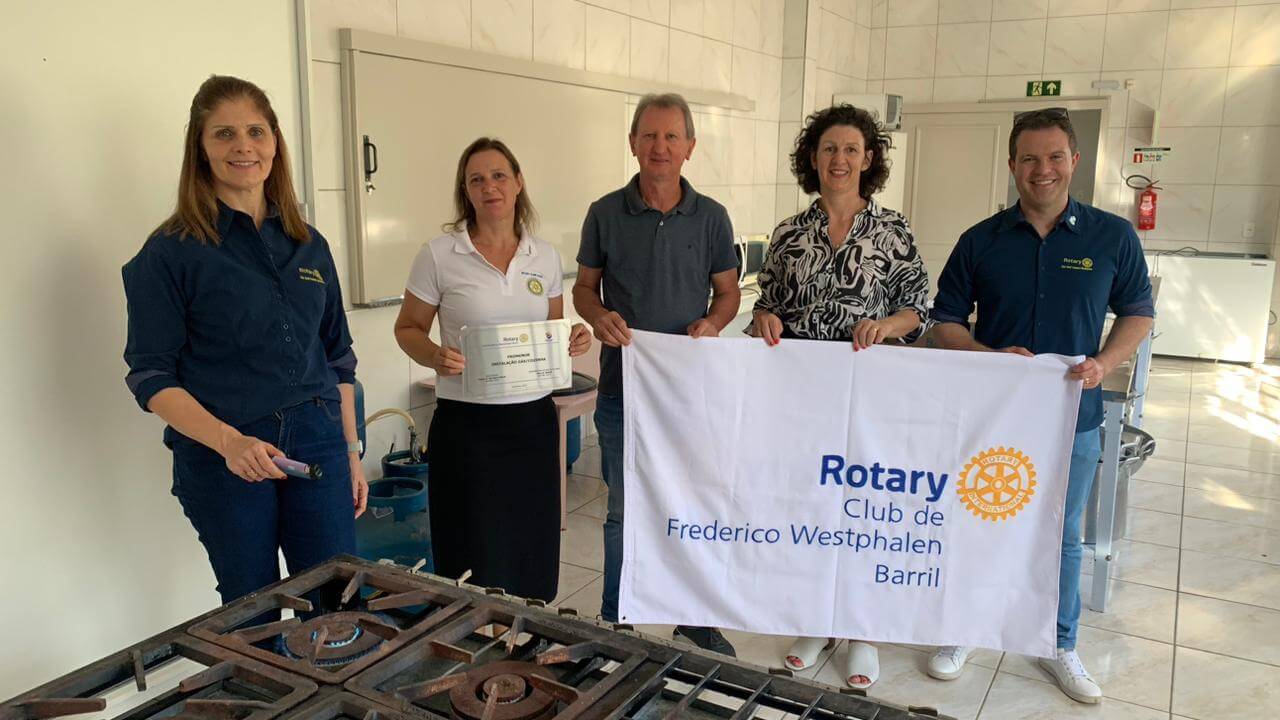 Capa Rotary Barril entrega encanamento de gás para cozinha no ginásio do Promenor