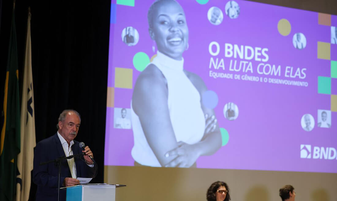 Capa BNDES assina ações de apoio às mulheres e pacto contra feminicídio