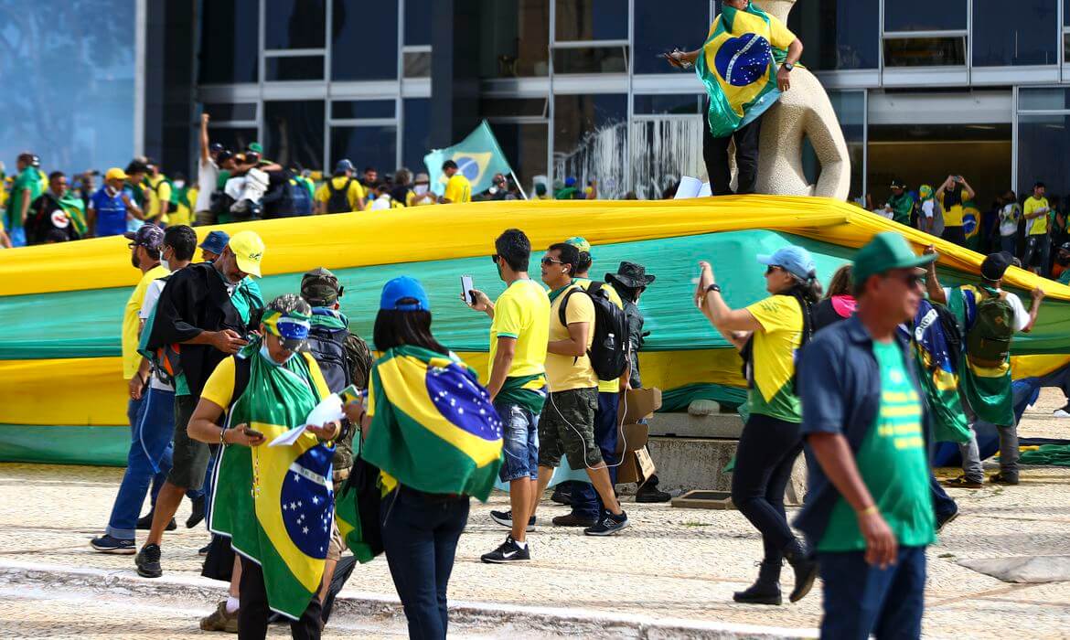 Capa STF torna réus mais 200 investigados pelos atos de 8 de janeiro