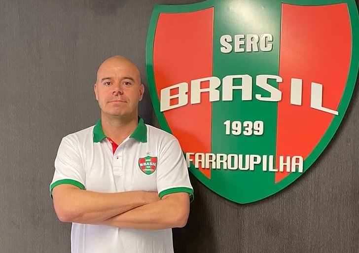Capa Luciano Almeida é o novo técnico Brasil de Farroupilha