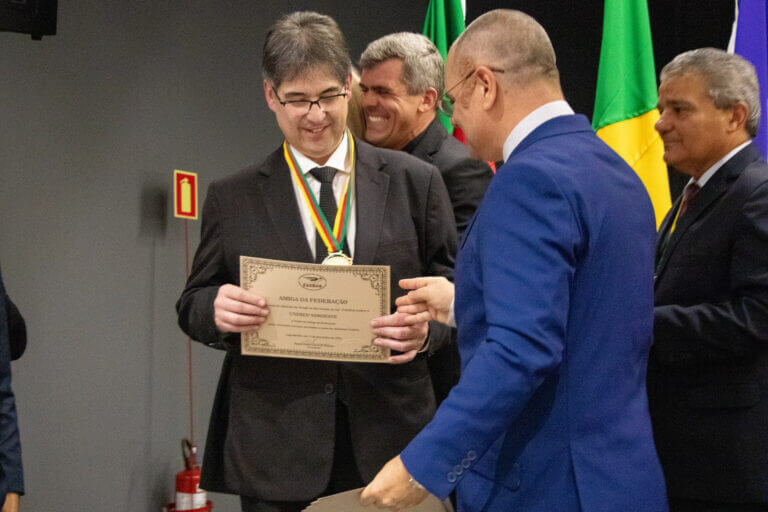 Capa Federação de Atletismo reconhece a Unimed Noroeste/RS por incentivo ao esporte