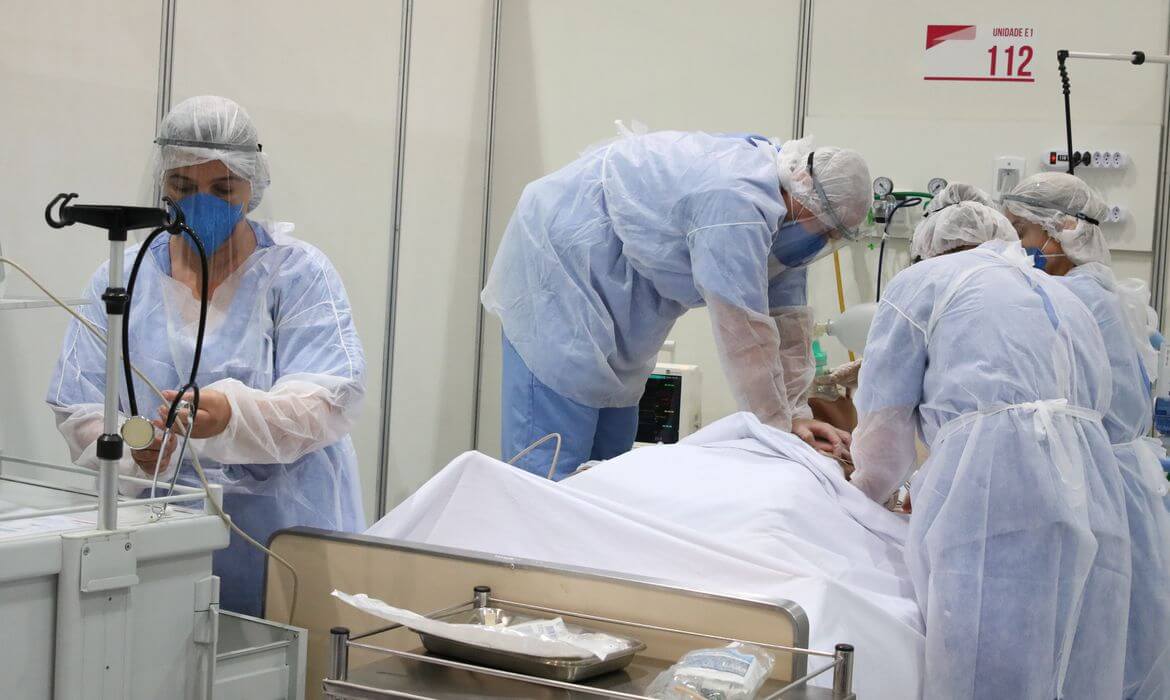 Capa Pacientes internados com covid-19 podem ter sintomas persistentes
