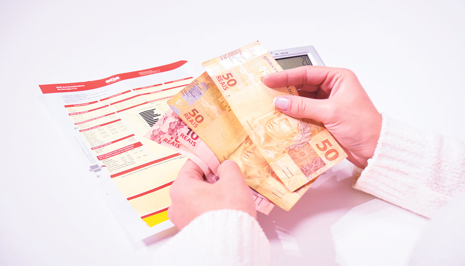 Capa Aneel projeta alta de 8% na conta de luz para 2026