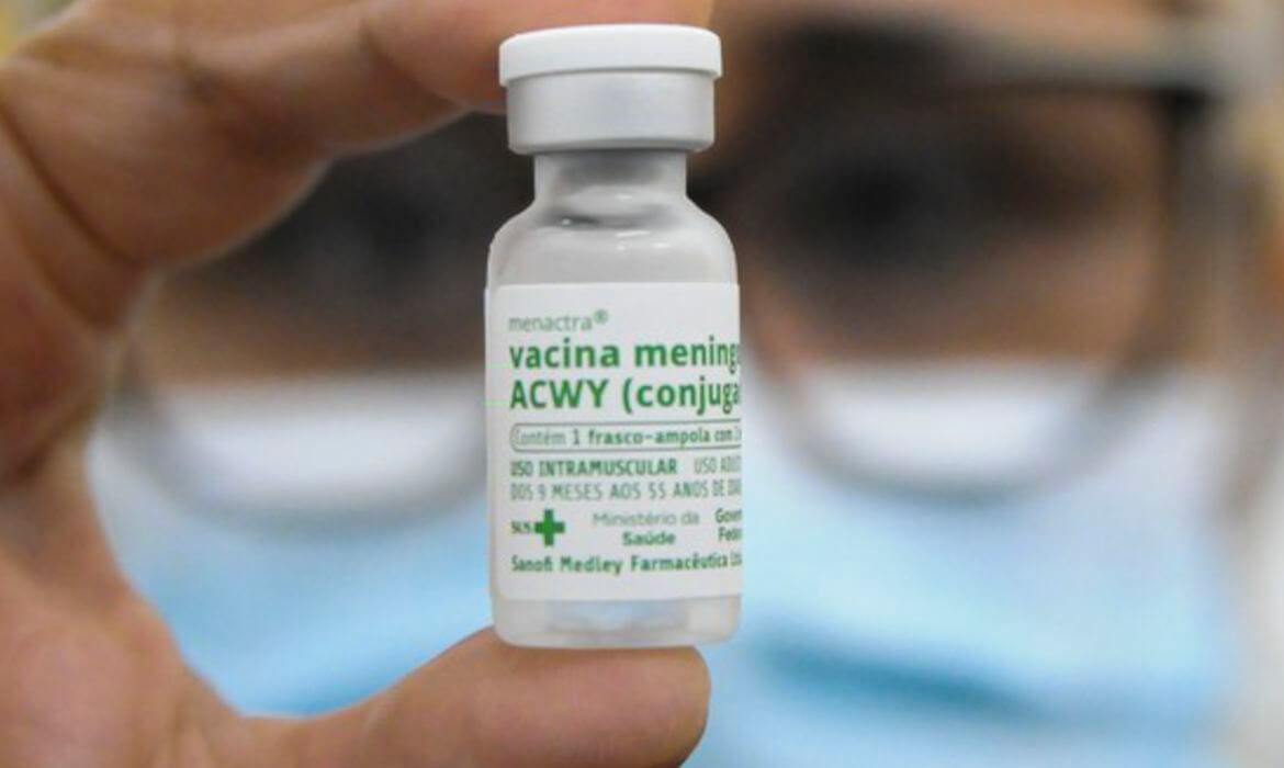 Capa Anvisa concede registro de vacina nacional contra 4 tipos de meningite