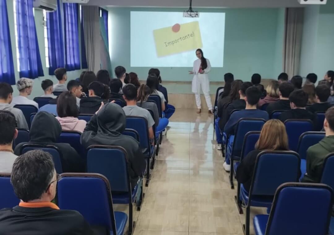Capa Ametista do Sul: Turmas do ensino médio recebem dicas e orientações de nutricionista
