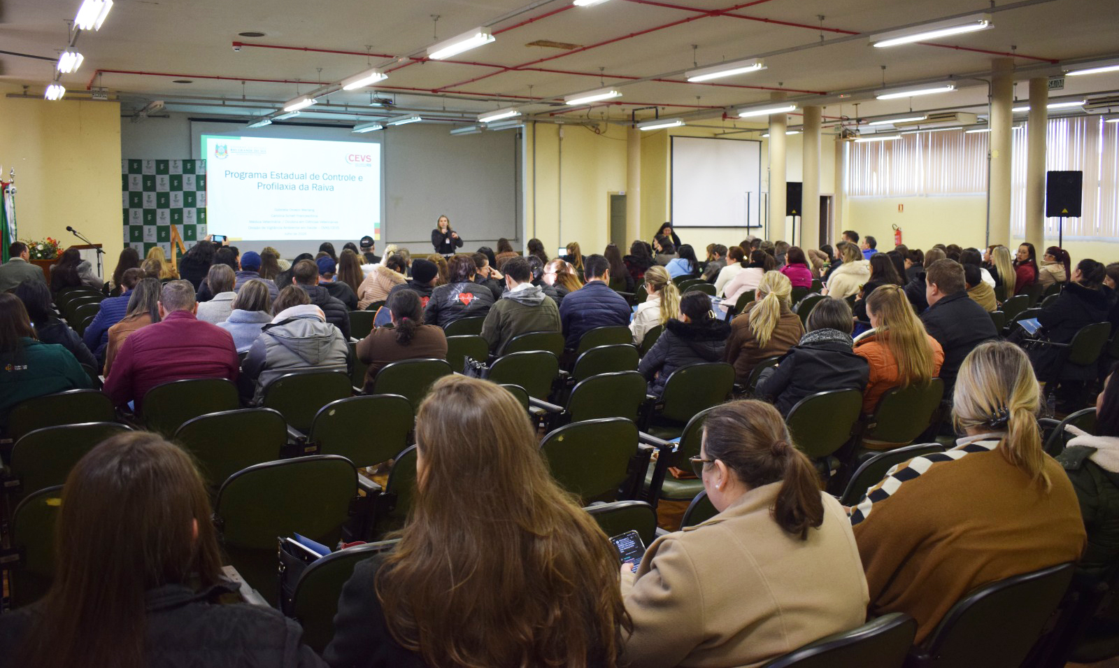 Capa Treinamento regional capacita profissionais de saúde sobre prevenção da raiva e vigilância da febre amarela