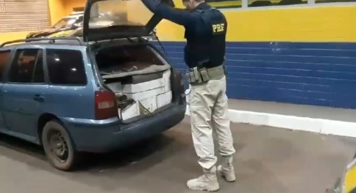 Capa PRF apreende carga de bebidas importadas ilegalmente em Panambi