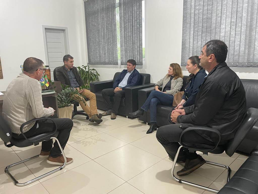 Capa Prefeito e vice-prefeito recebem os membros da Conselho da Cultura de Caiçara