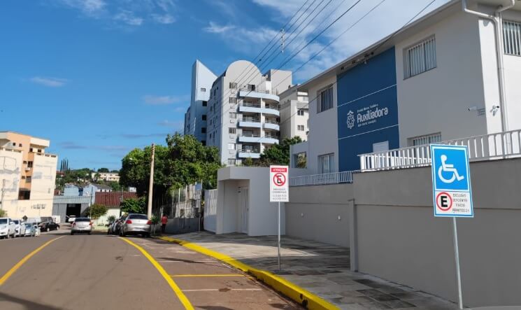 Capa FW: Duas novas placas de trânsito são acrescentadas na rua Arthur Milani