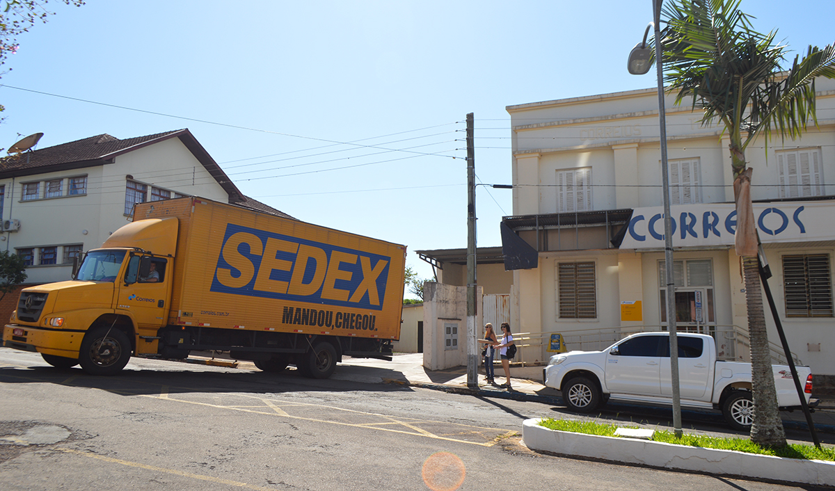 Capa TST determina fim da greve dos Correios e concede reajuste salarial de 4,09% à categoria