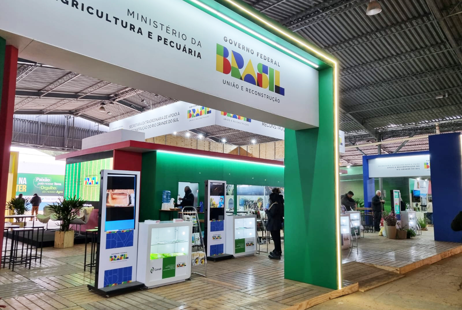 Capa Assinaturas e programas de auxílio aos agricultores marcam participação da Conab na Expointer