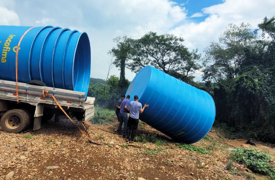Capa Administração Municipal de Caiçara entrega caixas d'água para produtores rurais