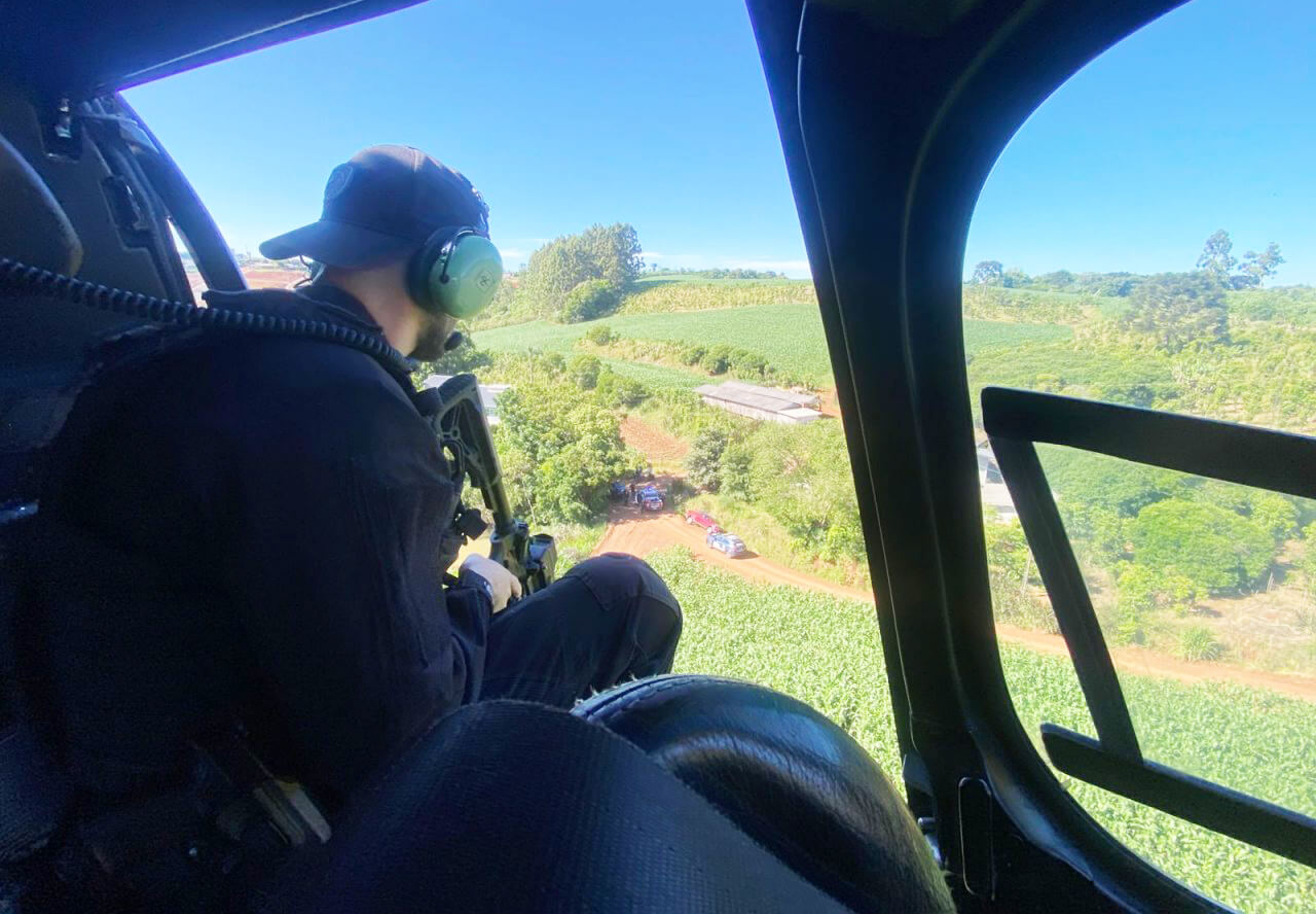 Capa Perseguição a fugitivos de carro furtado mobiliza helicóptero da Polícia Civil em Chapecó