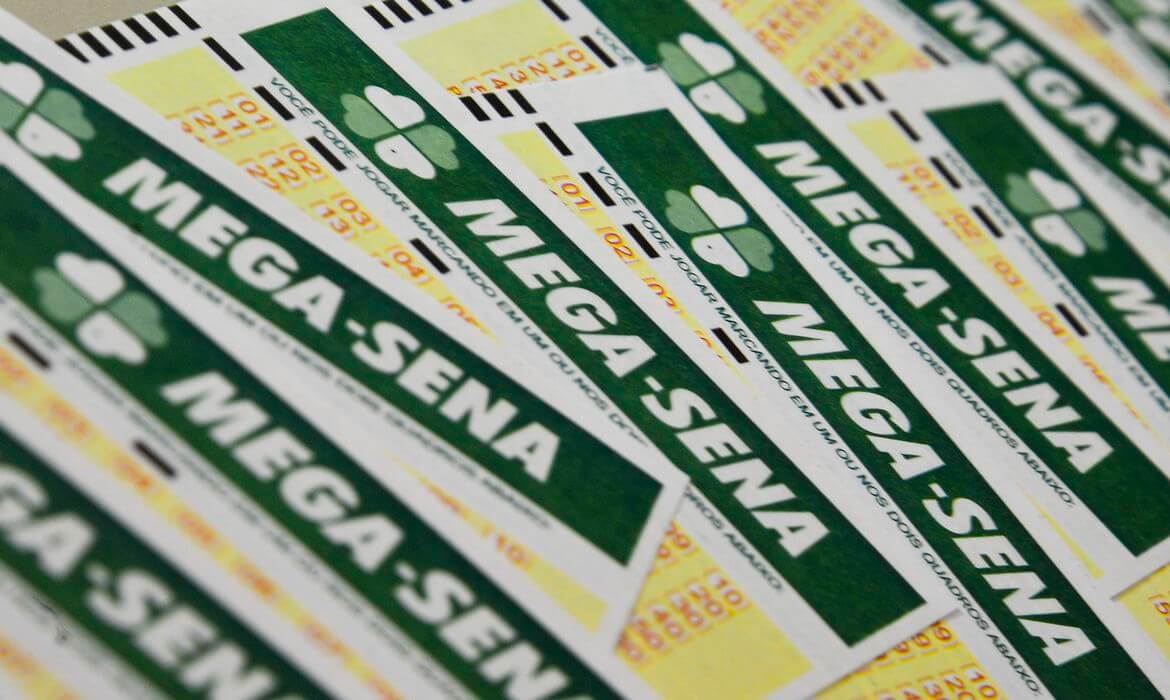 Capa Mega-Sena acumula e próximo concurso deve pagar R$ 135 milhões