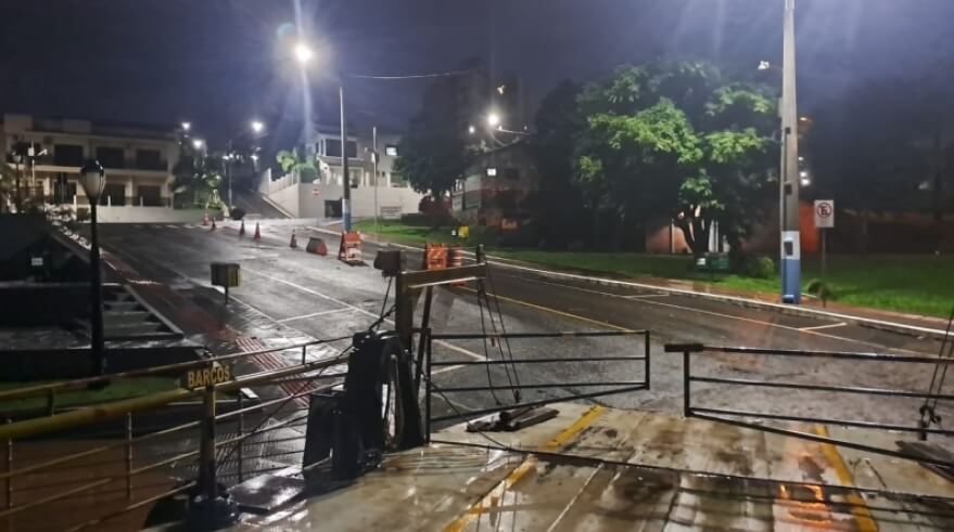 Capa Mondaí: navegação Porto Feliz interrompe travessia no Rio Uruguai